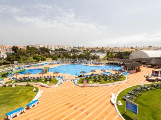 Apartamento T1 com Varanda, Piscina e a 800 m da Praia em Albufeira
