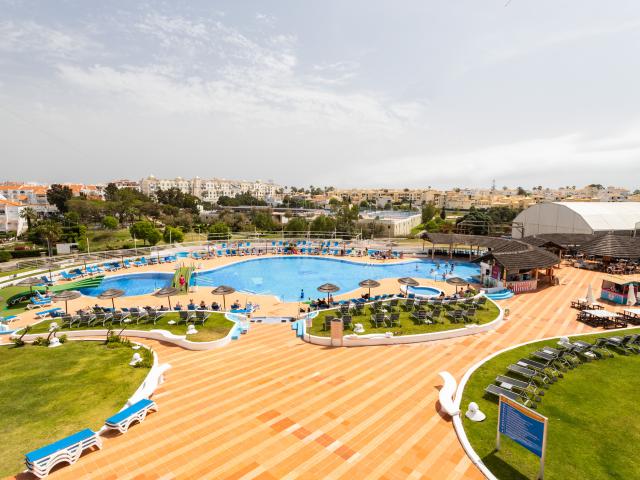 Apartamento T1 com Varanda, Piscina e a 800 m da Praia em Albufeira
