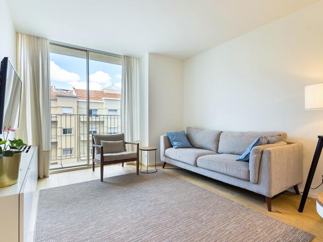 Apartamento T1, com varandas e estacionamento, Lisboa