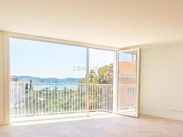 Apartamento T1 com vista de rio Tejo, em Alcântara, Lisboa