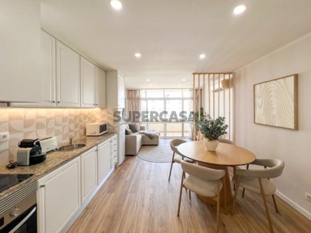 Apartamento T1 com Vista Mar, na primeira Linha da Praia da Rocha Mobilado, Equipado e Pronto a Rentabilizar
