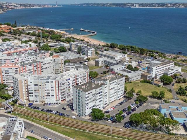 Apartamento T1 com Vista Mar Deslumbrante em Oeiras