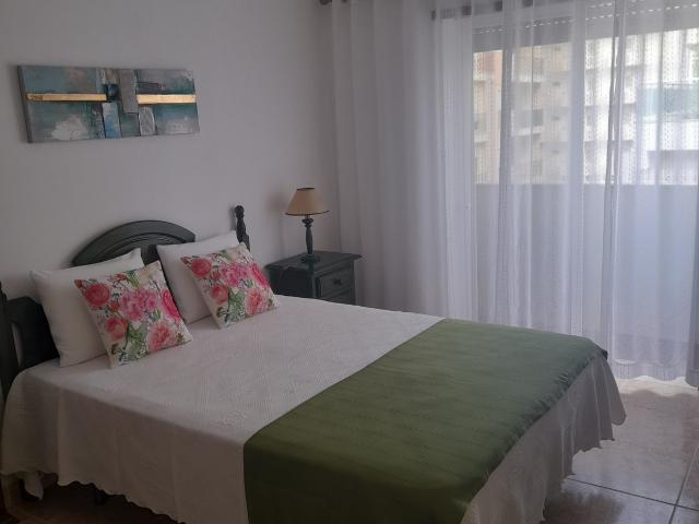 Apartamento T1 com vista mar para arrendamento de Outubro a Maio