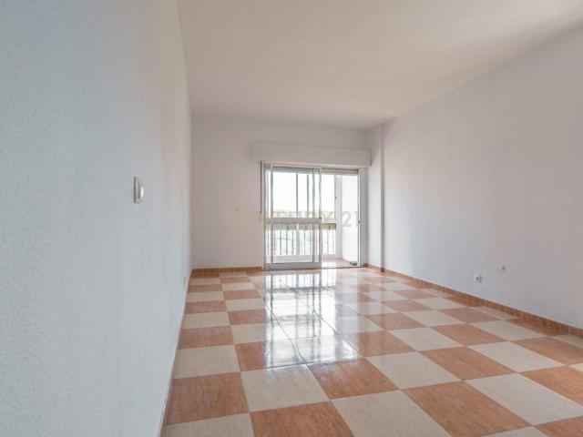 Apartamento T1 com Vista Panorâmica no Monte Abraão e cozinha equipada