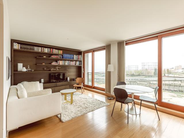 Apartamento T1, com vista rio e estacionamento, em Lisboa