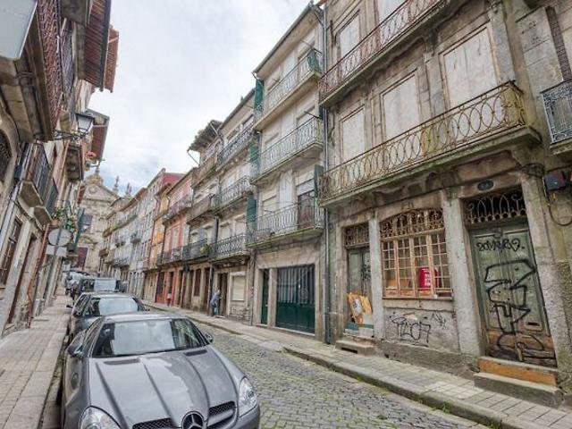 APARTAMENTO T1 C/VARANDA CENTRO PORTO