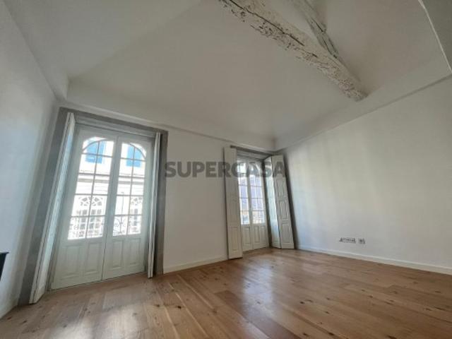 Apartamento T1 Duplex com varanda para comprar | Rua da Almada | Pronto a habitar!