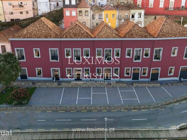 Apartamento T1 Duplex com vistas de rio à venda na marginal de Gaia