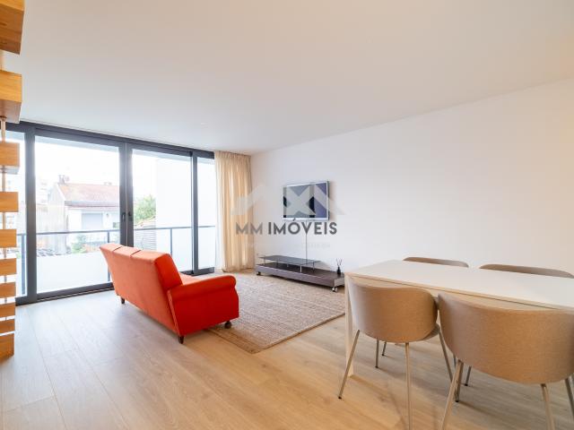 Apartamento T1 Duplex | Como novo | Varanda | Bonfim