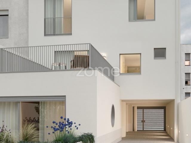 Apartamento T1 Duplex, ao São João Fração F