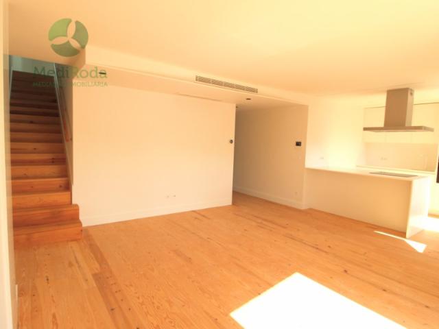 Apartamento T1 Duplex NOVO de luxo para ARRENDAMENTO Praça Rodrigues Lobo CENTRO LEIRIA