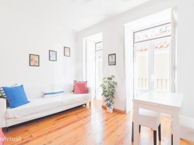 APARTAMENTO T1 DUPLEX REMODELADO NA MOURARIA COM COZINHA EQUIPADA E MO