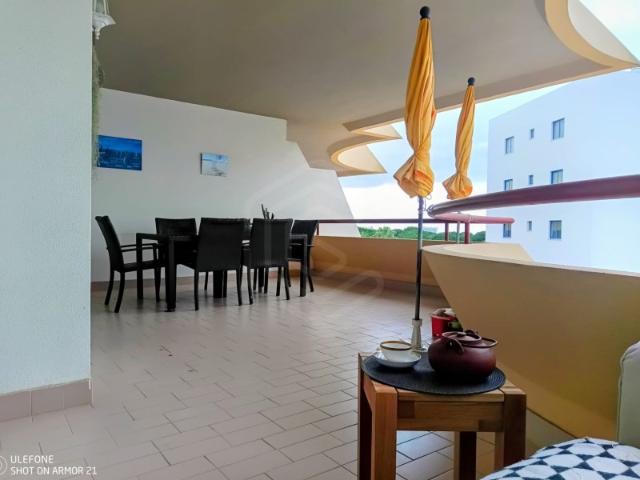 Apartamento T1 Elegância, Luz Natural e Localização Premium no Coração de Vilamoura