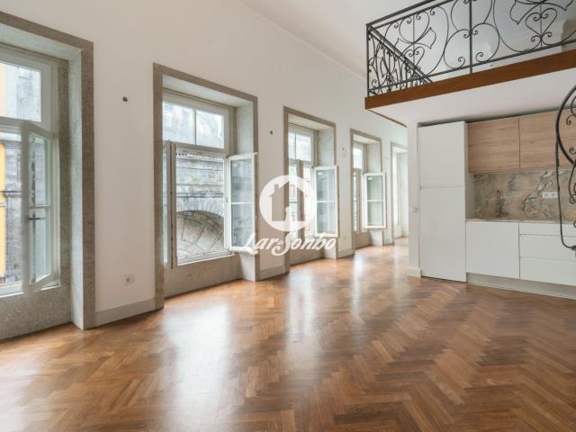 Apartamento T1 em zona nobre do Porto totalmente renovado