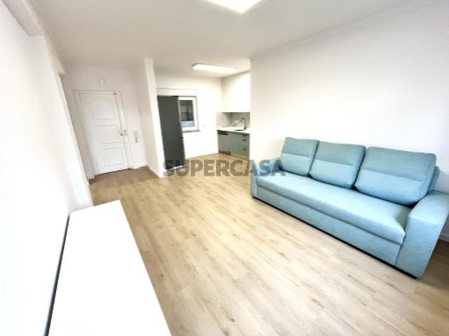 Apartamento T1 em Atouguia da Baleia