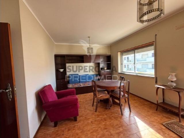 Apartamento T1 em Atouguia da Baleia