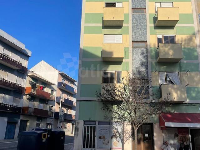 Apartamento T1 em Barreiro para remodelar