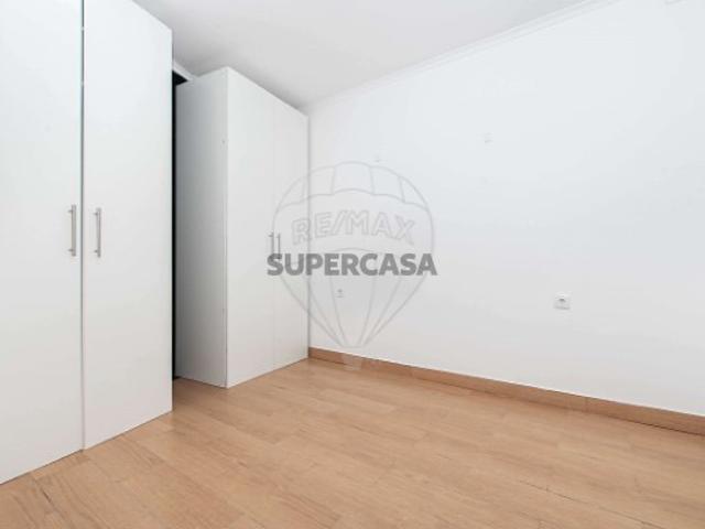 Apartamento T1 em Camarate, Unhos e Apelação