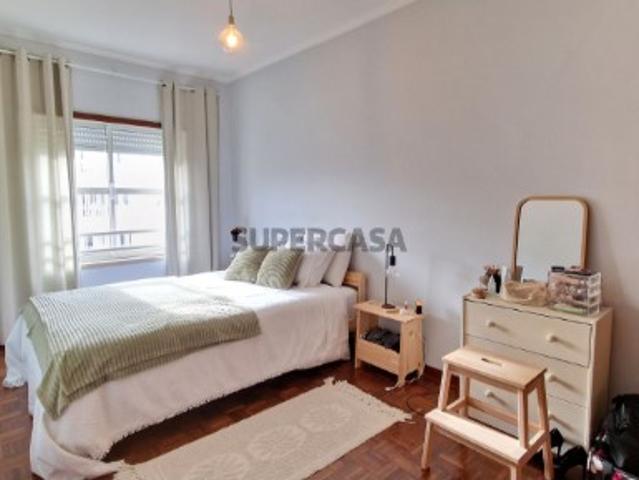 Apartamento T1 em Telheiras Moderno, Luminoso e com Garagem