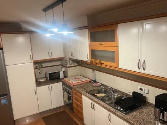 Apartamento T1 em Casal de Cambra