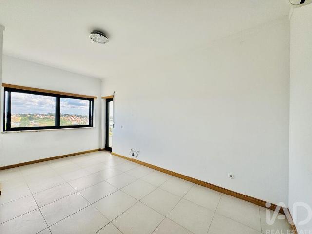 Apartamento T1 em Charneca de Caparica e Sobreda de 54 m²