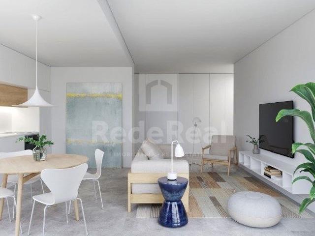Apartamento T1 em construo situado dentro da vila de Armao de P.