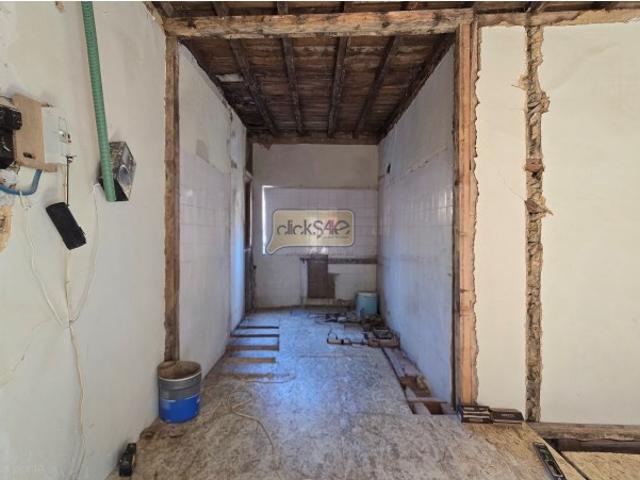 Apartamento T1 em fase de remodelação São Vicente, Lisboa ideal para investimento ou primeira habitação