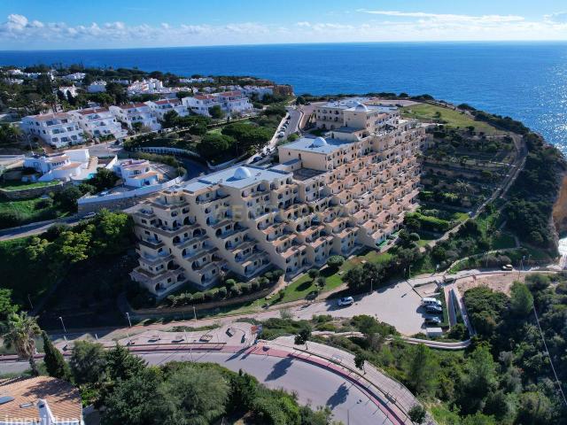 Apartamento T1 em Lagoa com Piscina e Boa Exposio Solar