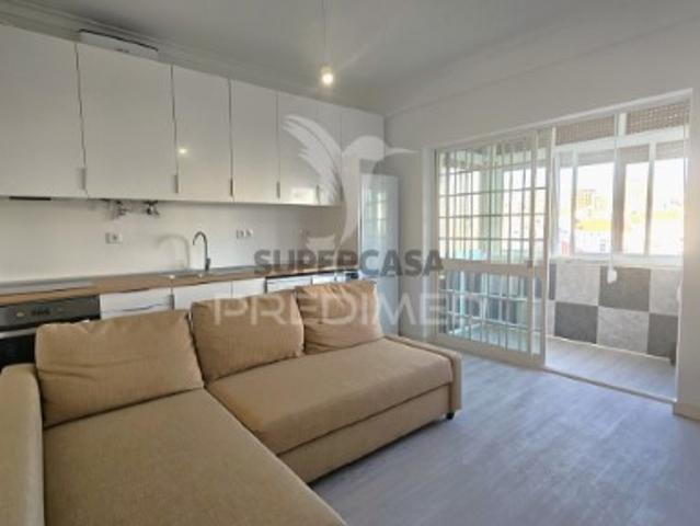 Apartamento T1 em Laranjeiro e Feijó