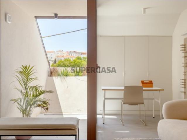 Apartamento T1 em Lisboa com varanda, garagem e arrecadação