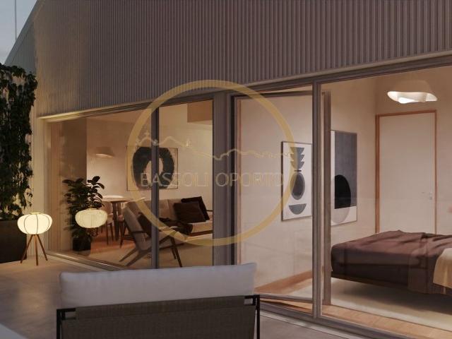 Apartamento T1 em Mezzanine com terraço frente ao Rio Douro