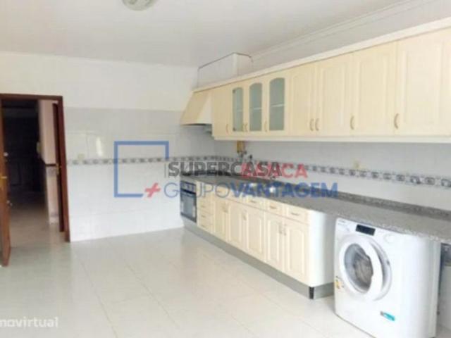 Apartamento T1 em Belas