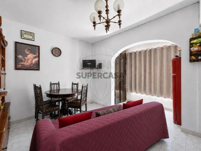 Apartamento T1 em Belas