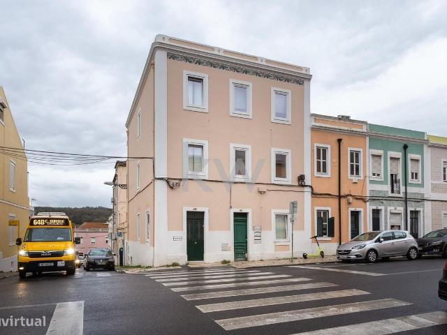 Apartamento T1 em Rs do Cho, R. Maria Pia 457, prximo da R. Correia