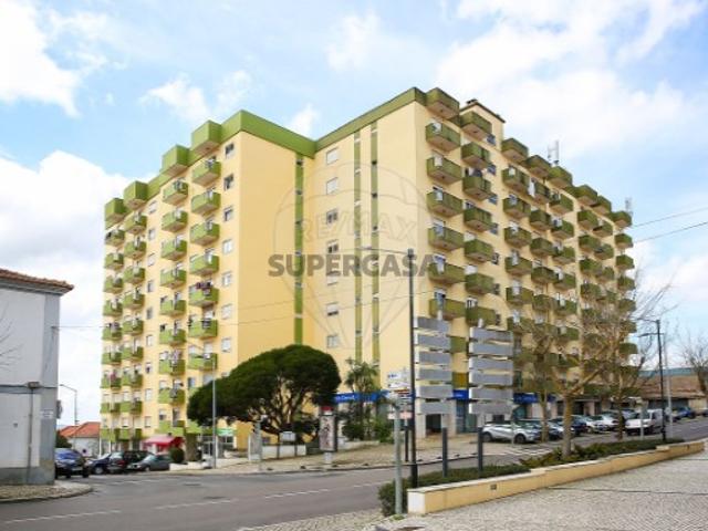 Apartamento T1 em Sobral de Monte Agraço