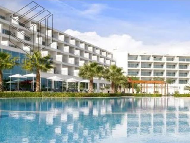 Apartamento T1 equipado varanda ampla com vista rio e mar,Garagem, condomínio Fechado, piscinas interiores e exteriores
