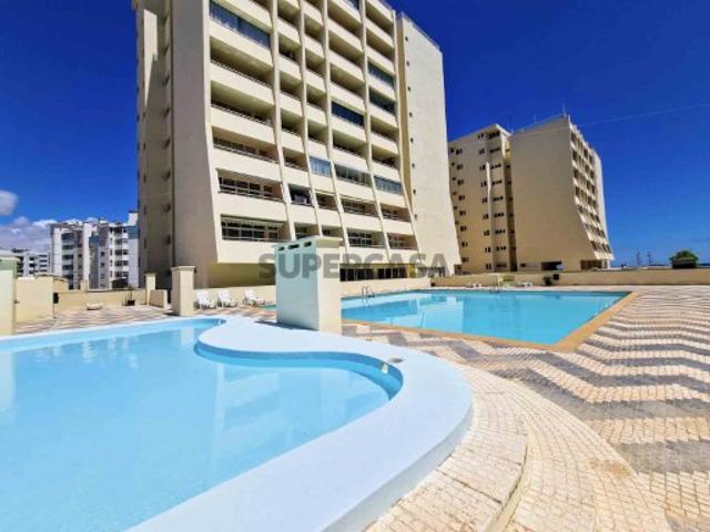 Apartamento T1 Frente Mar com Piscinas e Lugar de Garagem