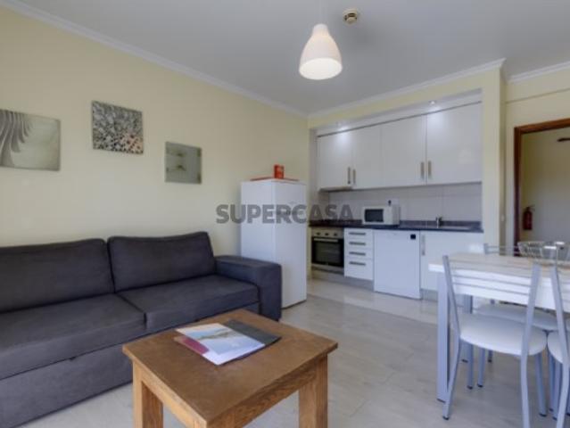 Apartamento T1 frente piscina
