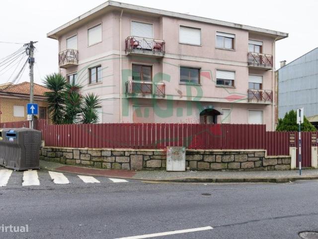 Apartamento T1 | Garagem / Armazm 127m2 | Ao Colgio Paulo VI
