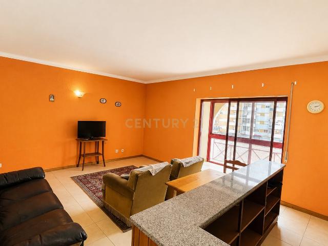 Apartamento T1 junto à Praia|Varanda|Arrecadação|Box