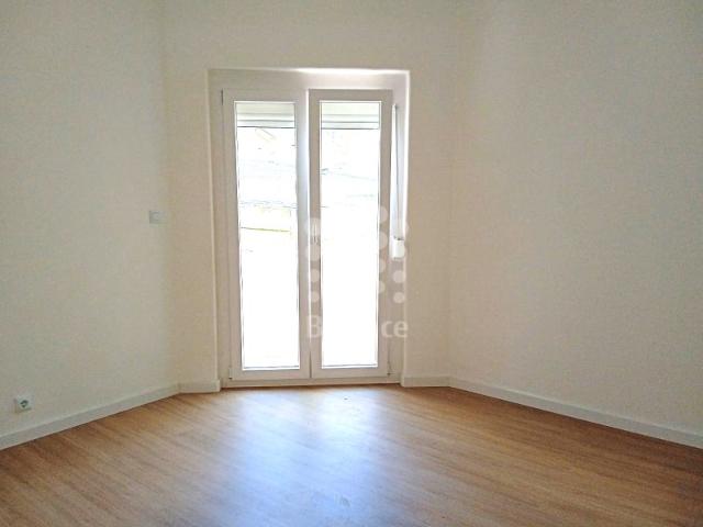 Apartamento T1 Mobilado Varanda Aberta