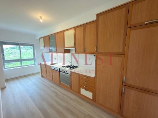 APARTAMENTO T1 NA ESTRADA DA LUZ BENFICA | GARAGEM + ARRECADAÇÃO