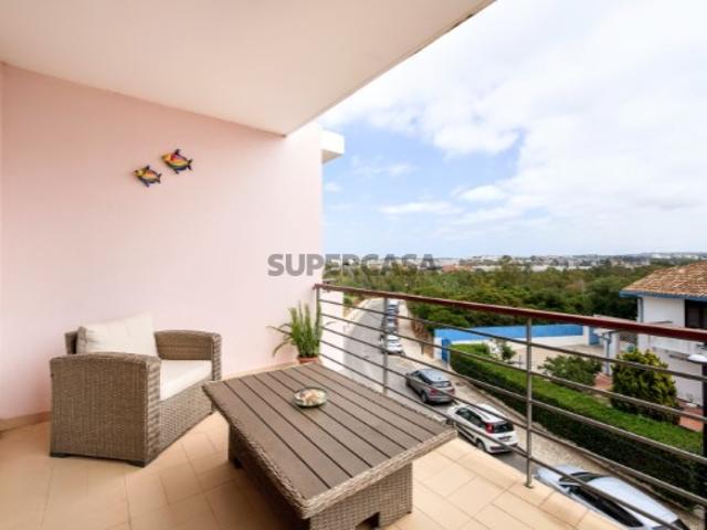 Apartamento T1 na Praia da Rocha, com piscina e 2 lugares de garagem