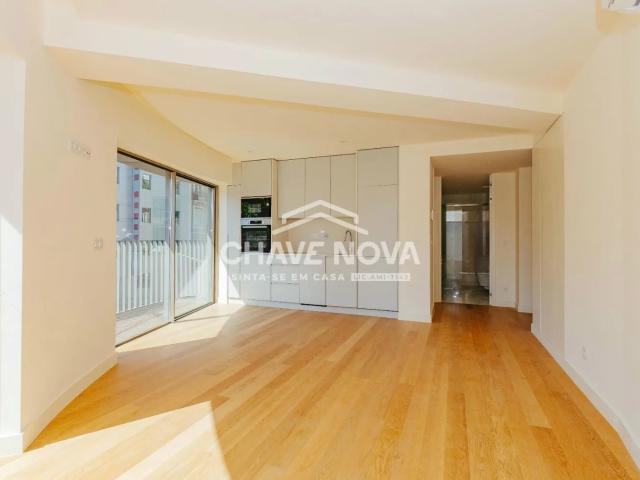 Apartamento T1 na Rua Conde Redondo em Lisboa