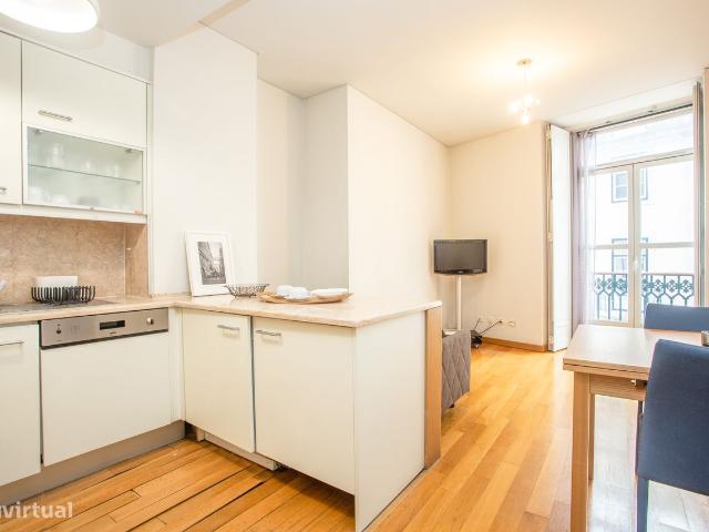 Apartamento T1 na Rua Garrett + Lugar de Garagem na Rua Ivens