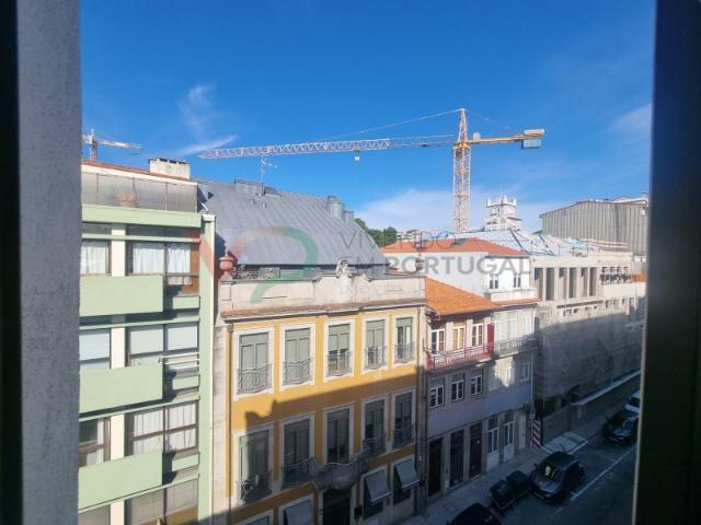APARTAMENTO T1 NA RUA DE SANTA CATARINA NO PORTO