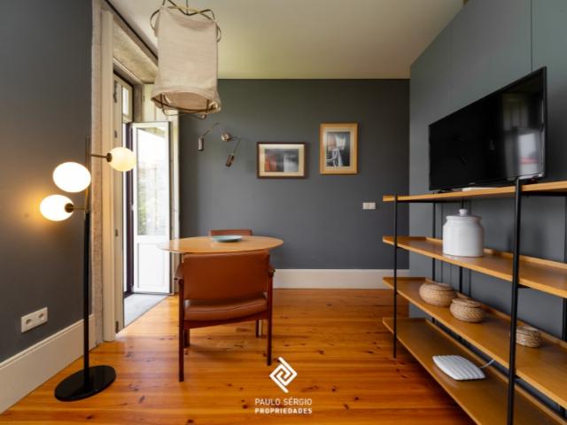 Apartamento T1 na Rua Entreparedes | Excelente Oportunidade de Investimento ou Habitação Própria