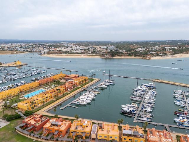 Apartamento T1 No Último Andar Com Vista Deslumbrante Para A. 79m² Portimão