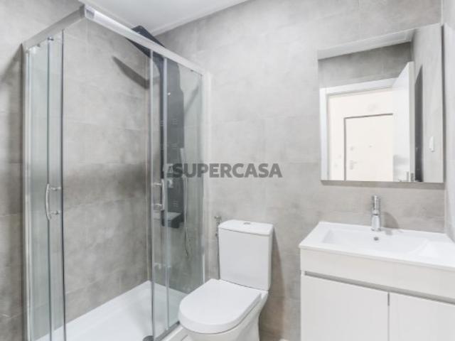Apartamento T1 no Alto do Seixalinho com quintal