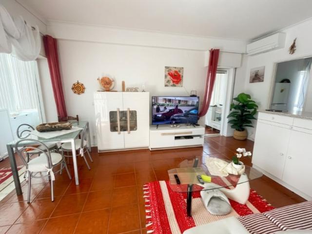 APARTAMENTO T1 NO CENTRO DA COSTA DE CAPARICA